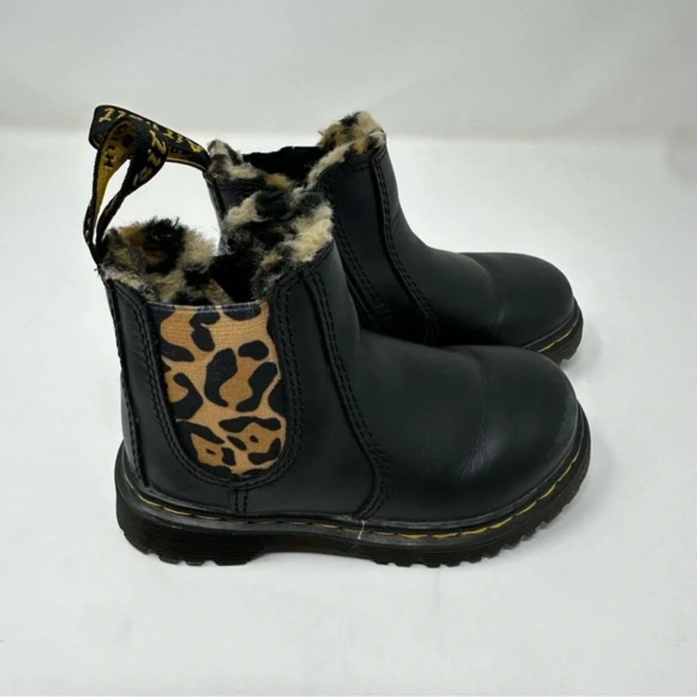 Dr. Martens Chelsea Boots Girls 7 Black Leopard Faux Fur Lined‎ Leonore
